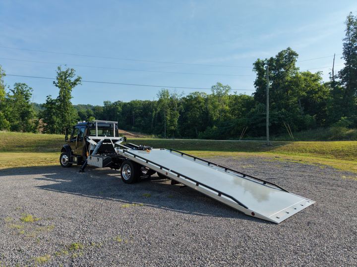 Black Freightliner with sidepuller, deck down