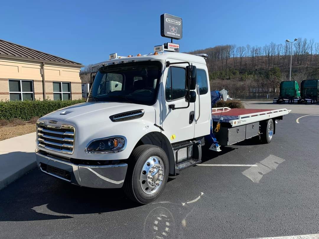 12 Series Gen II LoPro on a white Freightliner