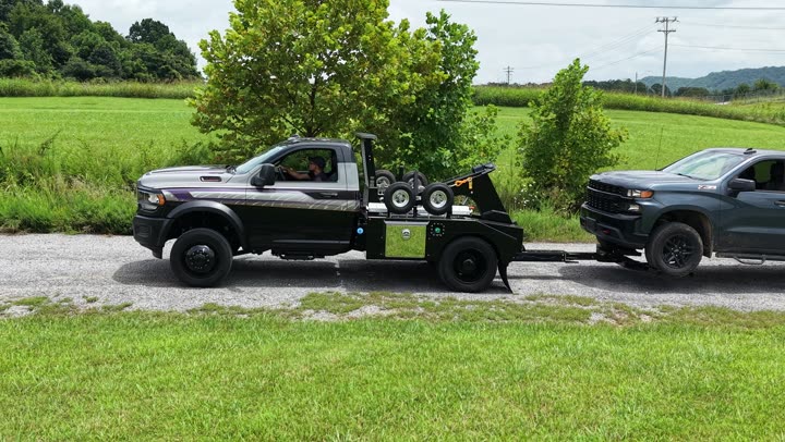 SL-40 self-loader wrecker towing a pickup