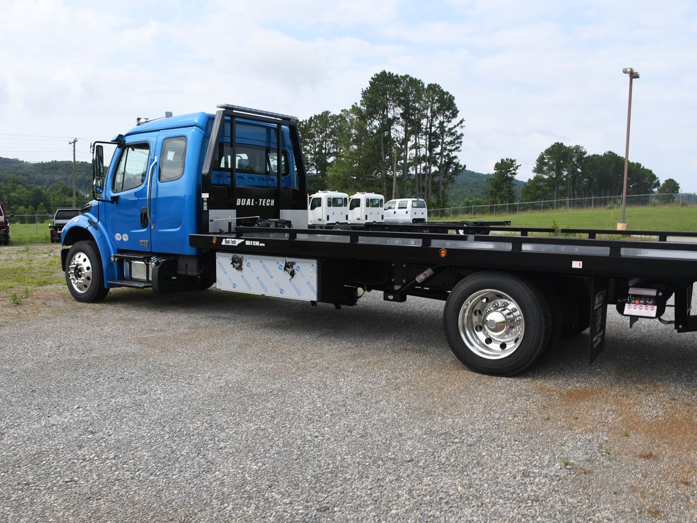 2025 Freightliner M2 106 Ext Cab · 12 Series Rollback — photo 1 of 10