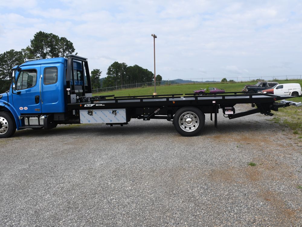 2025 Freightliner M2 106 Ext Cab · 12 Series Rollback — photo 2 of 10