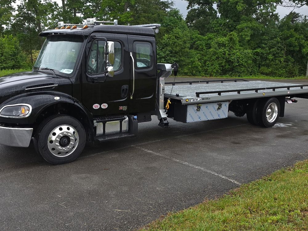 2025 Freightliner M2 106 Ext Cab · 12 Series + DT-12/12 Sidepuller — photo 1 of 10