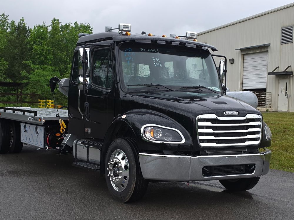 2025 Freightliner M2 106 Ext Cab · 12 Series + DT-12/12 Sidepuller — photo 2 of 10
