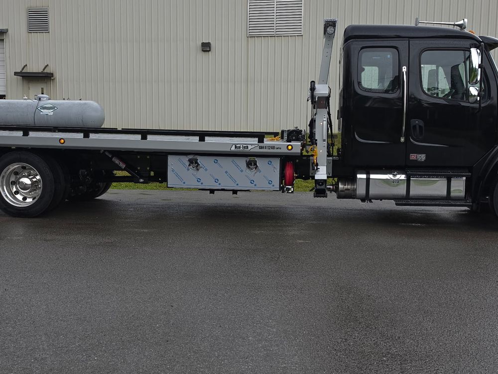 2025 Freightliner M2 106 Ext Cab · 12 Series + DT-12/12 Sidepuller — photo 4 of 10