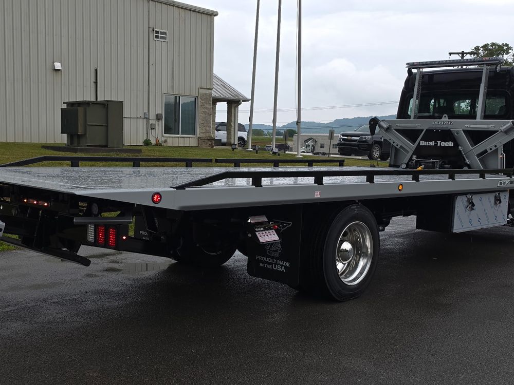 2025 Freightliner M2 106 Ext Cab · 12 Series + DT-12/12 Sidepuller — photo 5 of 10