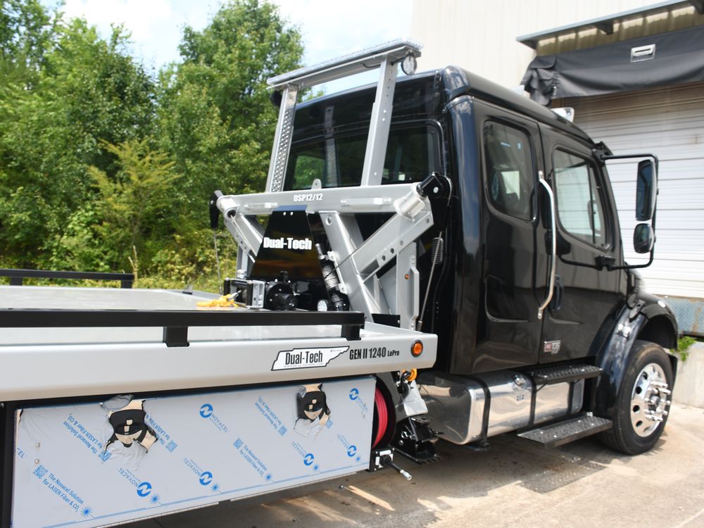 2025 Freightliner M2 106 Ext Cab · 12 Series + DT-12/12 Sidepuller — photo 7 of 10
