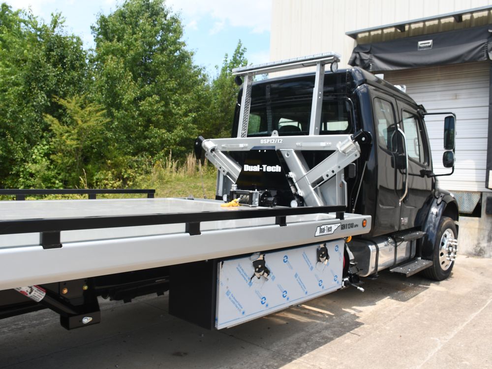 2025 Freightliner M2 106 Ext Cab · 12 Series + DT-12/12 Sidepuller — photo 8 of 10