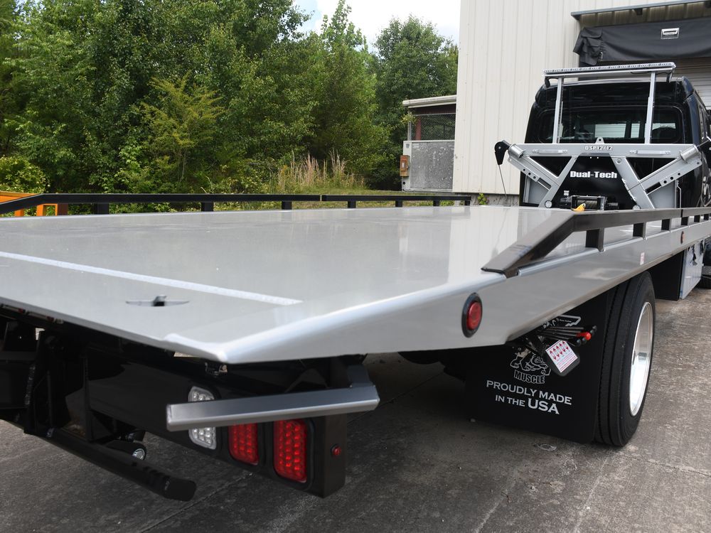2025 Freightliner M2 106 Ext Cab · 12 Series + DT-12/12 Sidepuller — photo 9 of 10